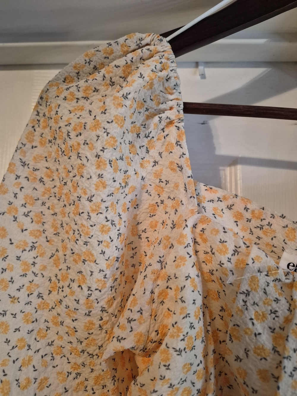 Elodie Floral Puff-Sleeve Crop Top - Yellow - Medium - Picture 3 of 10